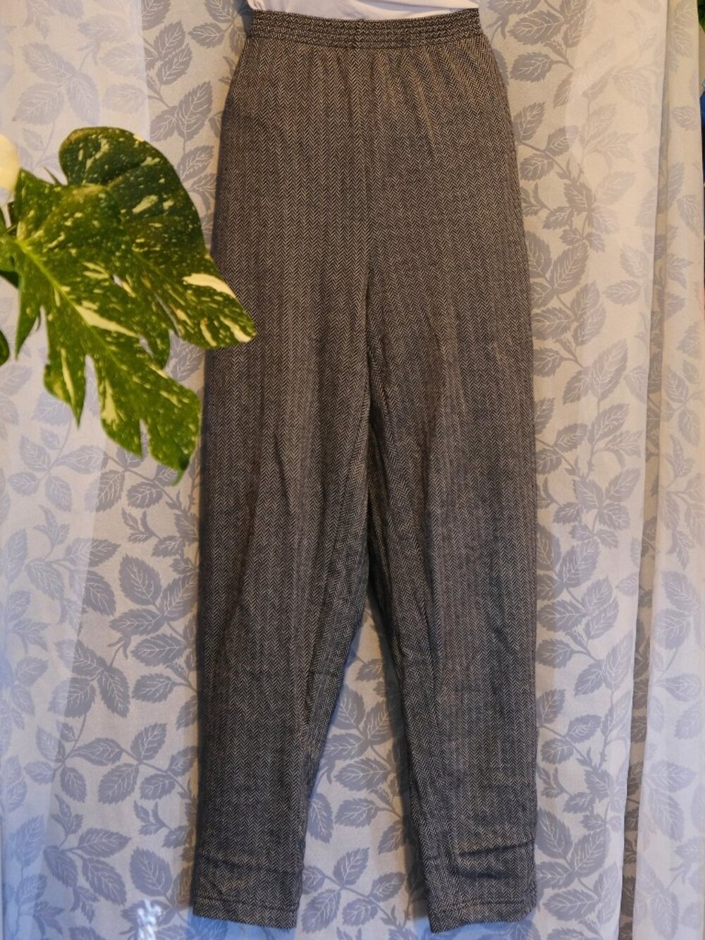 Black & White Chevron Print 100% Cotton Stretch Waist Slacks Size SP Petite